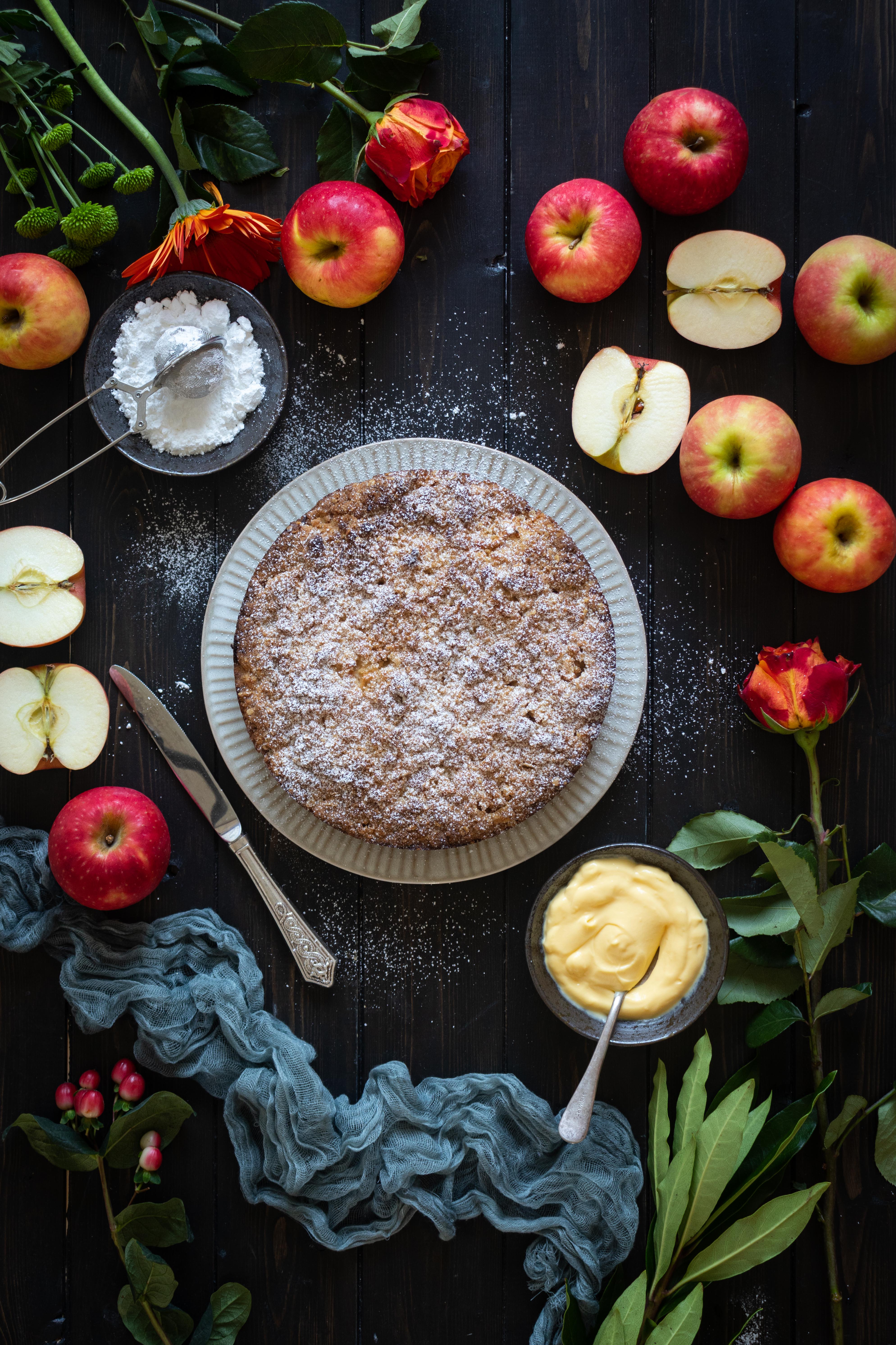 Apple crumble cake with whiskey custard 