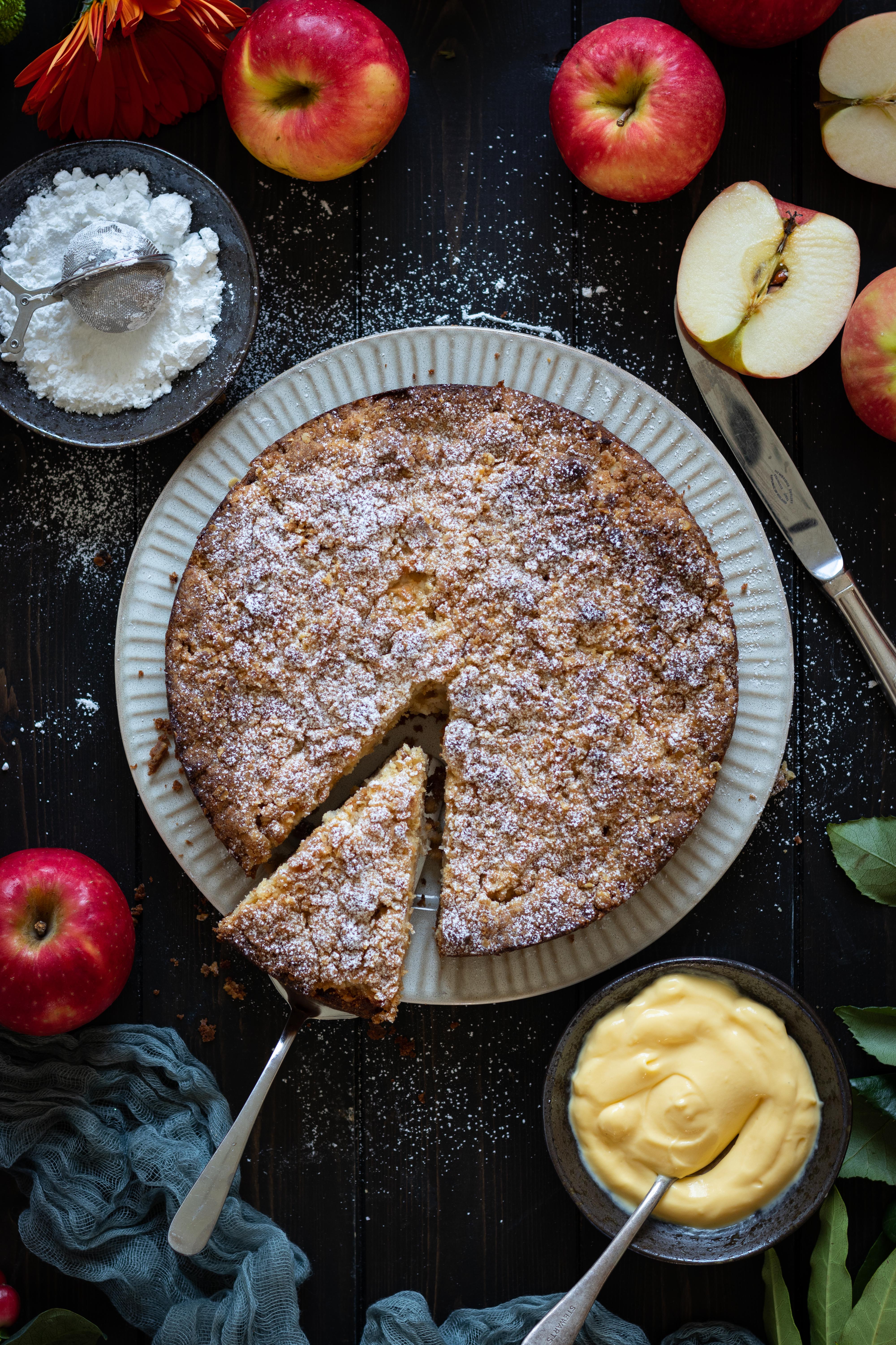 Apple crumble cake with whiskey custard 