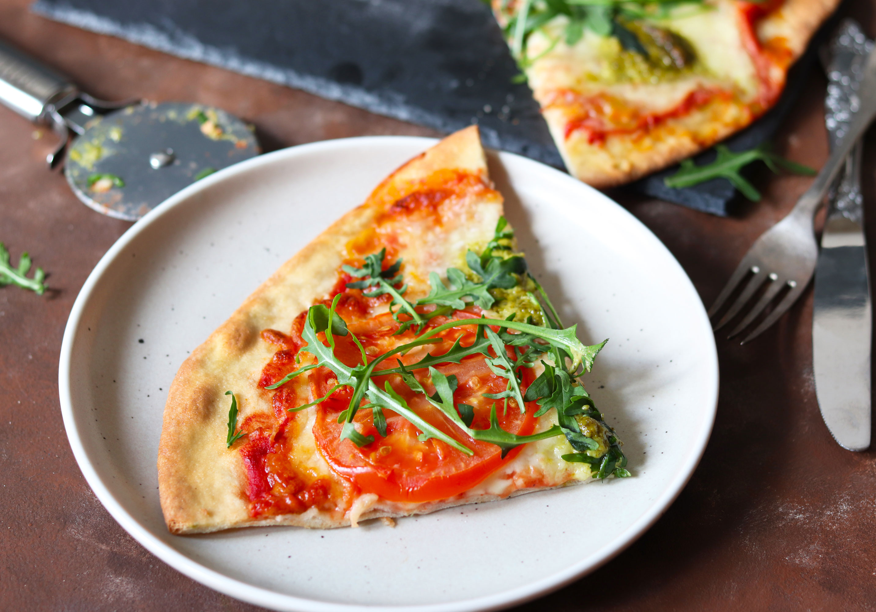 tomato mozzarella and basil pesto pizza