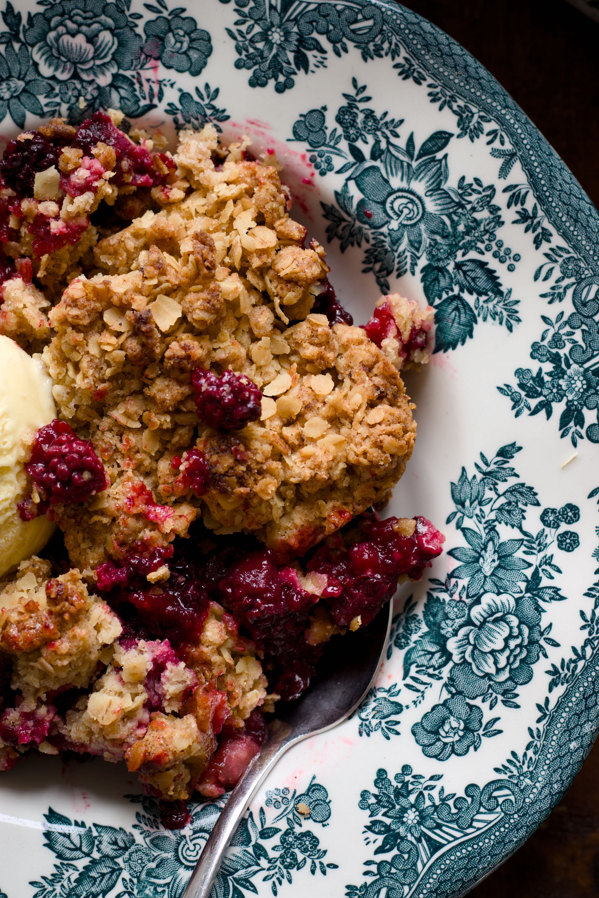 wild blackberries and apple crumble