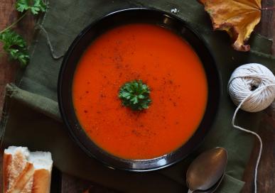Roasted red pepper and tomatoes soup